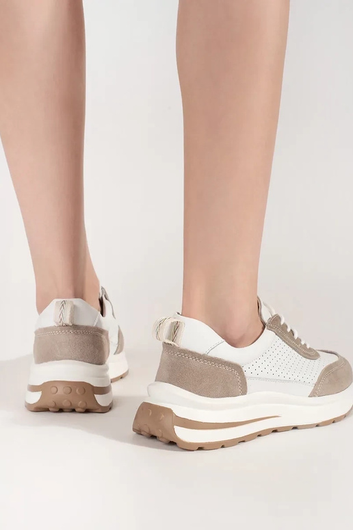 Leren geperforeerde sportschoenen op... Leren geperforeerde sportschoenen op...