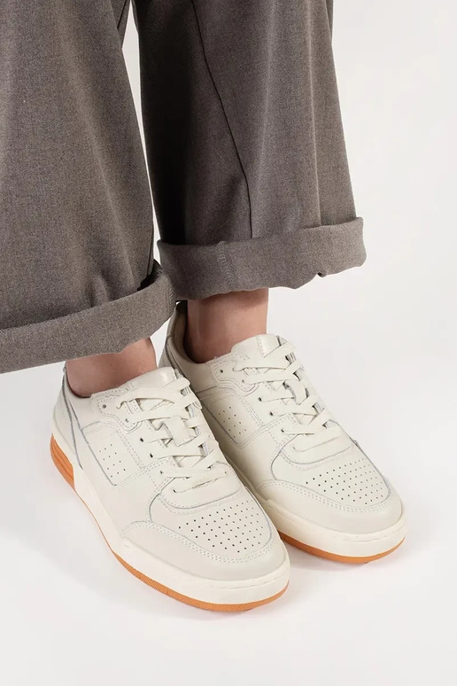 ivoorkleurige Sneakers model schoenen...