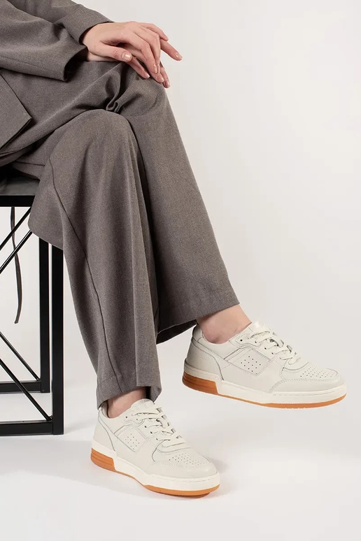 Elfenbeinfarbene Sneakers mit Plateau