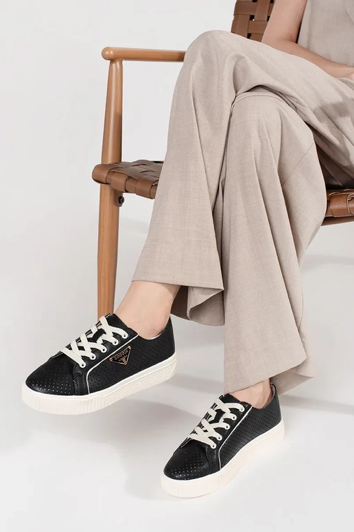 Zwarte leren sneakers model met plateau Zwarte leren sneakers model met plateau