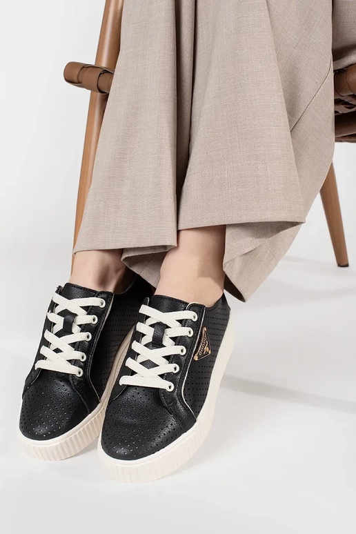 Zwarte leren sneakers model met plateau Zwarte leren sneakers model met plateau