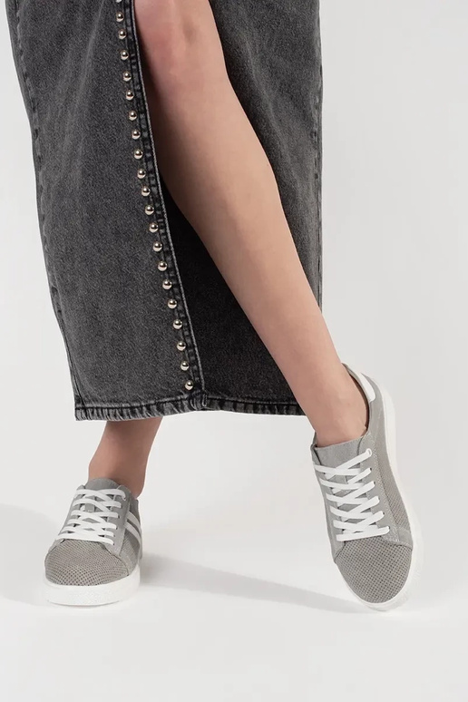 Chaussures ajourées en cuir naturel gris Chaussures ajourées en cuir naturel gris