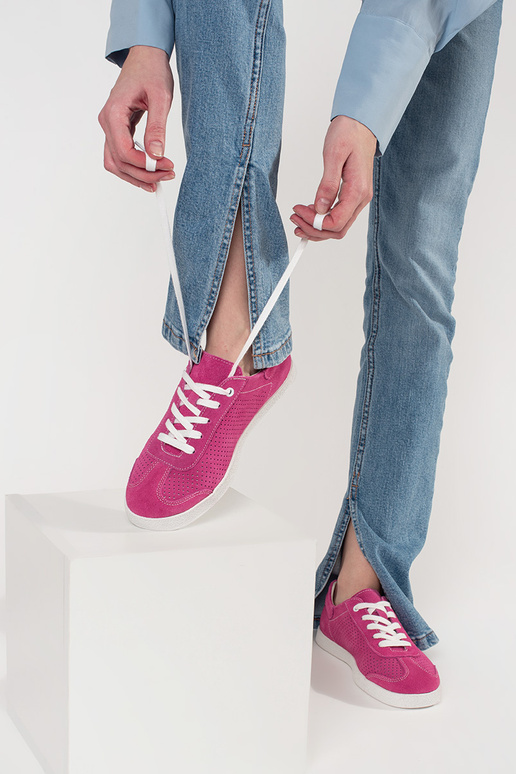 roze sneakers model met perforaties... roze sneakers model met perforaties...