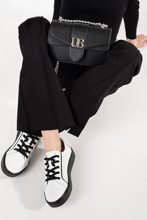 Baskets modèle Sneakers en cuir...