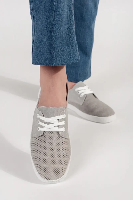 Graue Ajour-Schuhe aus Naturleder Graue Ajour-Schuhe aus Naturleder