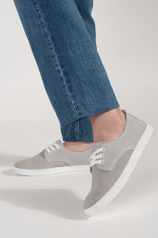 Chaussures ajourées en cuir naturel gris