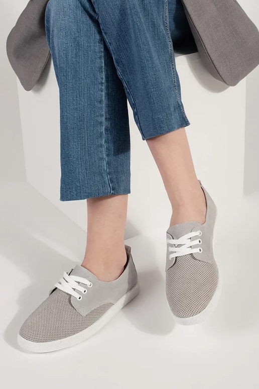 Chaussures ajourées en cuir naturel gris