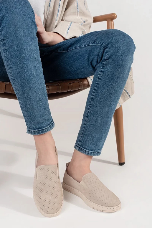 Mocassins en cuir beige léger Mocassins en cuir beige léger