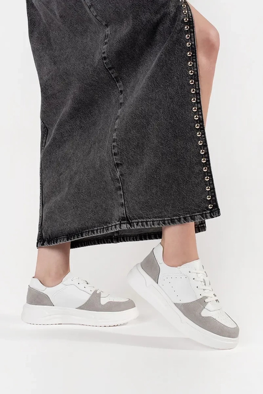 Sneaker in Weiß mit Plattform aus Leder Sneaker in Weiß mit Plattform aus Leder