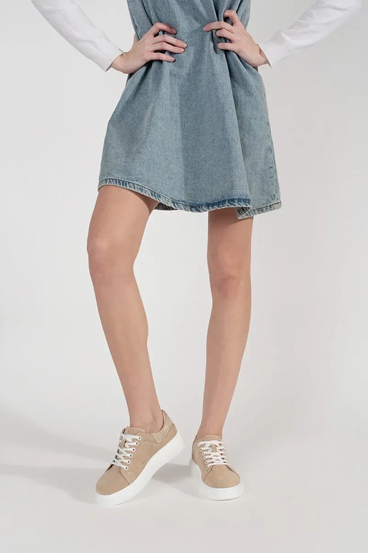 Leder Sneakers mit Lochmuster auf... Leder Sneakers mit Lochmuster auf...