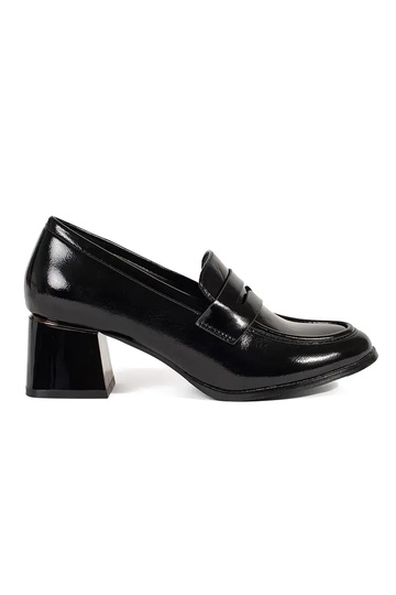 Bottines noires sur talons