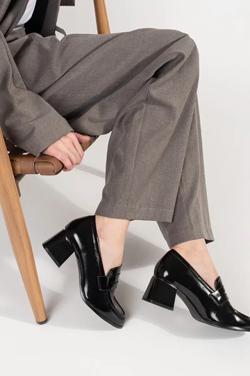 Bottines noires sur talons 2