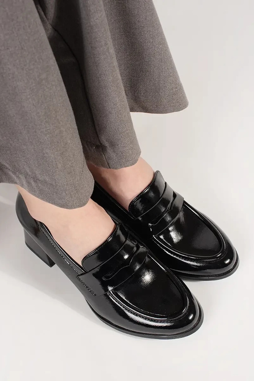 Bottines noires sur talons
