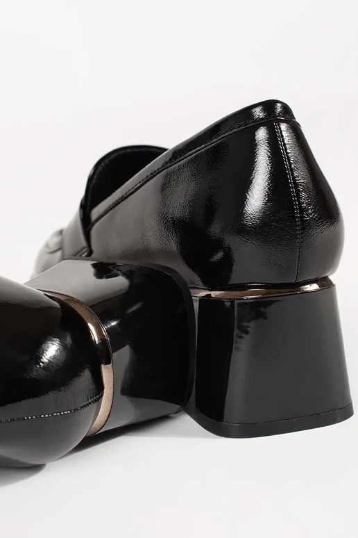 Bottines noires sur talons