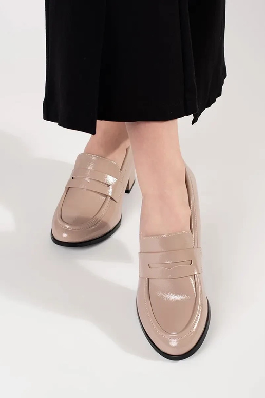 Bottines couleur sable sur talons