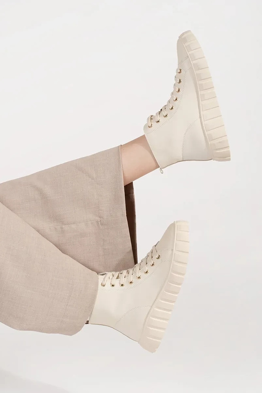 Sandfarbene Slipper mit Plateausohle... Sandfarbene Slipper mit Plateausohle...