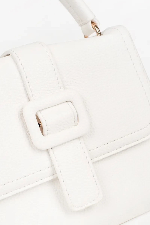 Petit sac blanc avec des éléments dorés