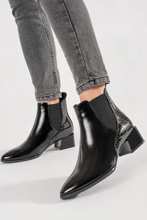 Bottes pour femmes noires avec bout...