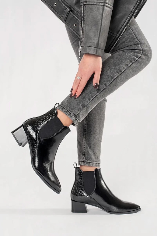 Bottes pour femmes noires avec bout...
