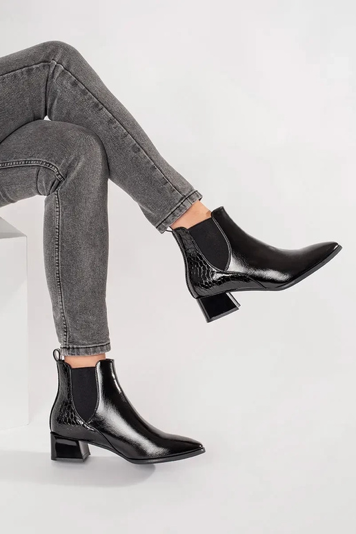 Bottes pour femmes noires avec bout...