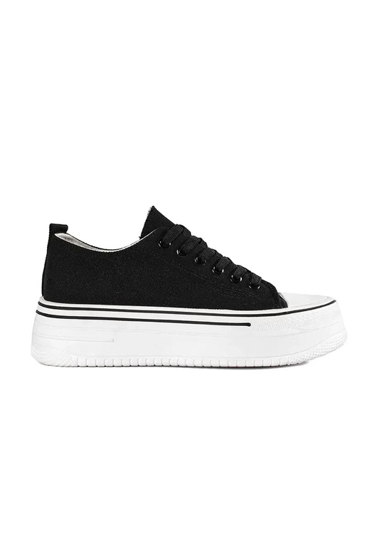 Zwarte klassieke damessneakers op... Zwarte klassieke damessneakers op...