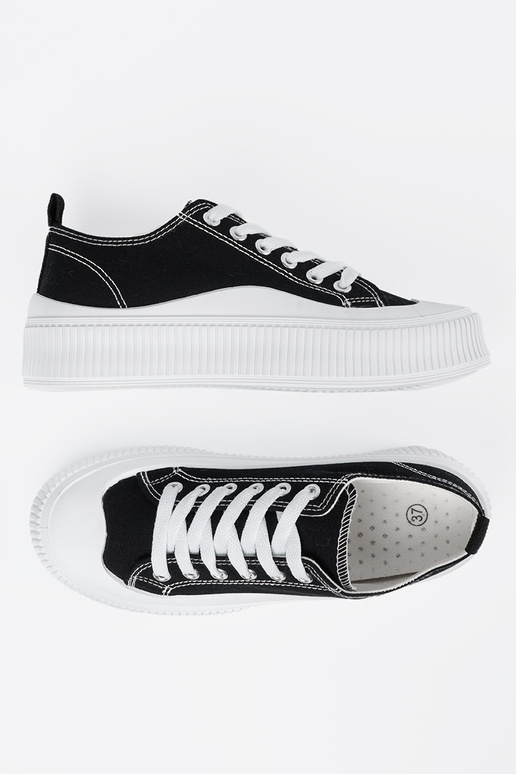 Baskets modèle sneakers bicolores... Baskets modèle sneakers bicolores...