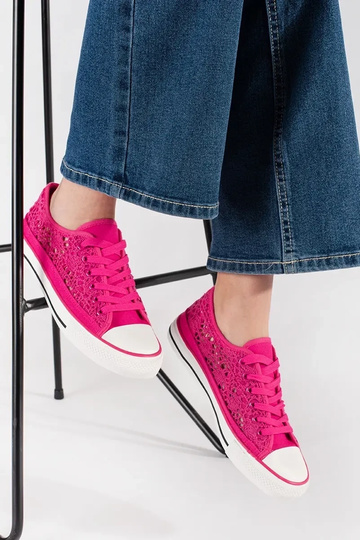 Roze geperforeerde schoenen 2
