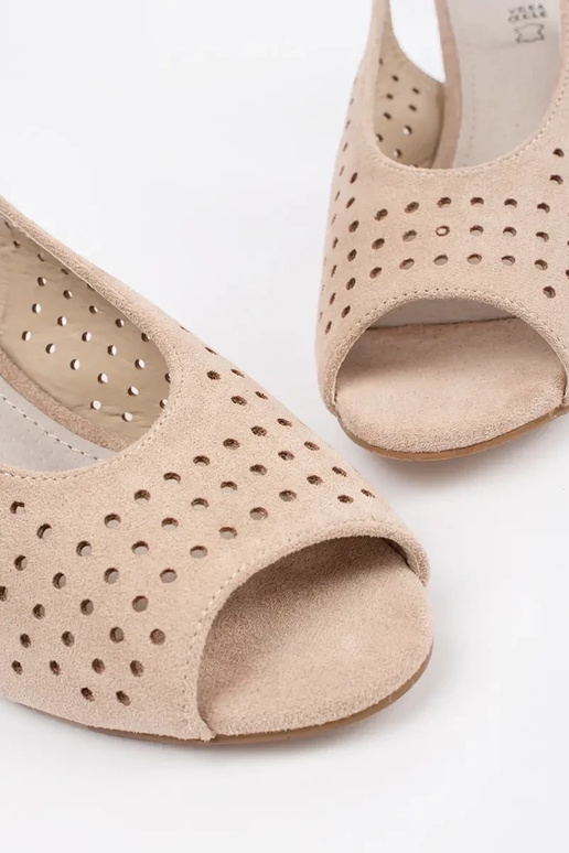 Sandalen in Sandfarbe mit niedrigem...