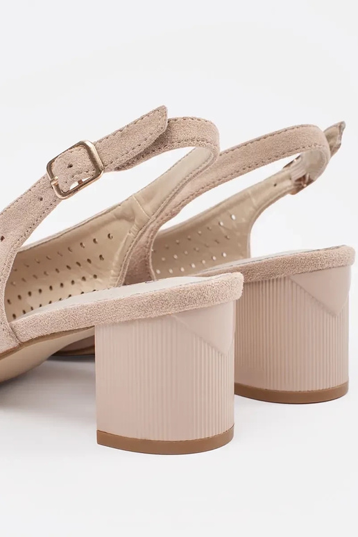 Zandkleurige sandalen met lage hak