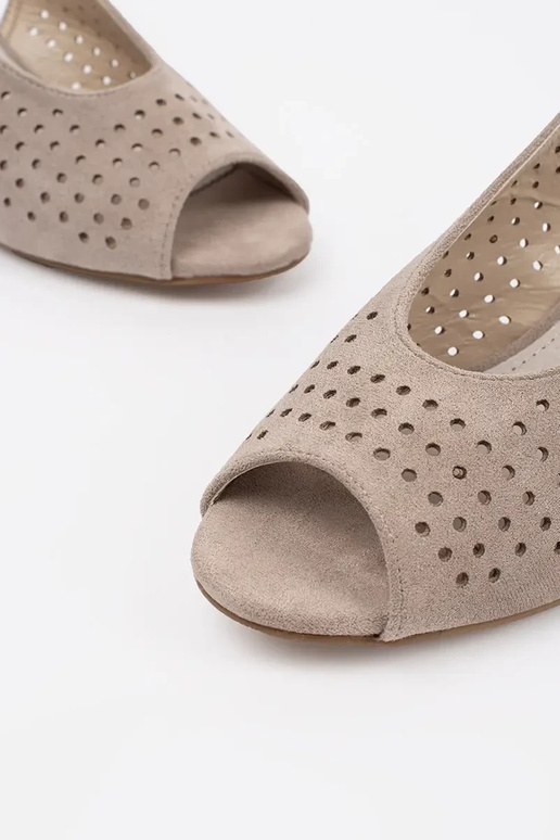 Sandalen mit Absatz in Silber von... Sandalen mit Absatz in Silber von...