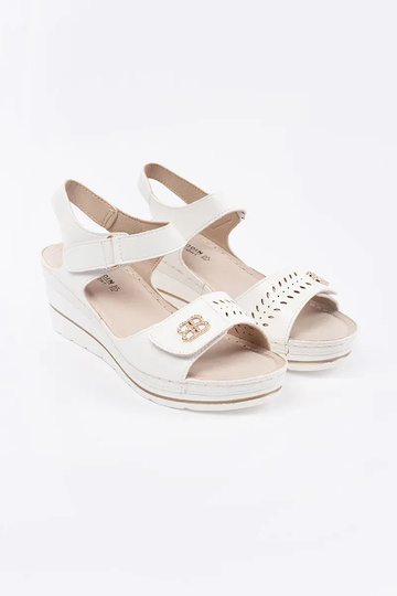 Sandales blanches... 2