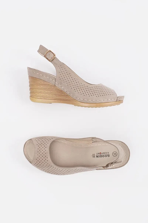 Ausschnittsandalen in sandfarben auf...