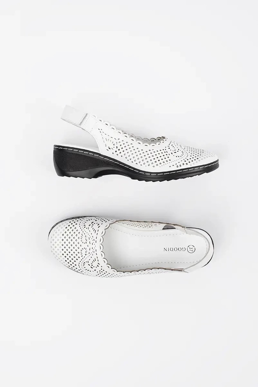 Zandkleurige dames sandalen op hoge... Zandkleurige dames sandalen op hoge...