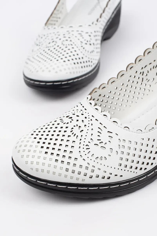 Zandkleurige dames sandalen op hoge... Zandkleurige dames sandalen op hoge...