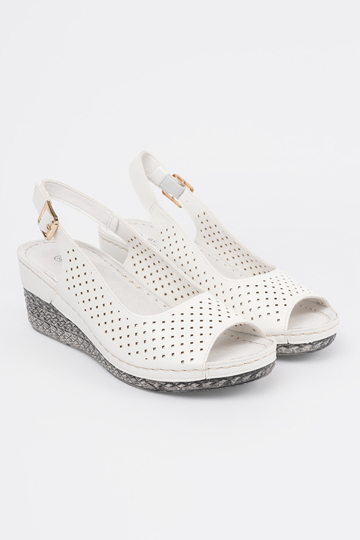 Witte opengewerkte sandalen