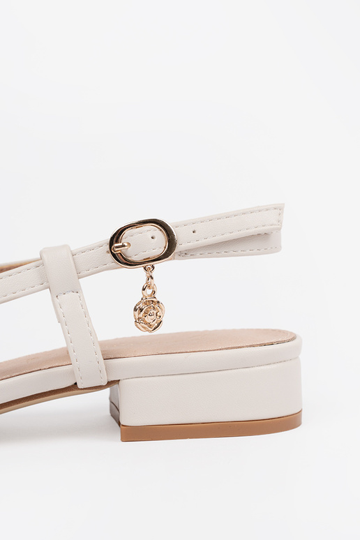 Weiße Sandalen mit offenem Absatz