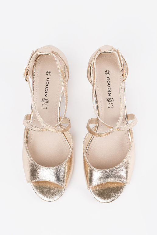 Sandales dorées à petit talon Sandales dorées à petit talon