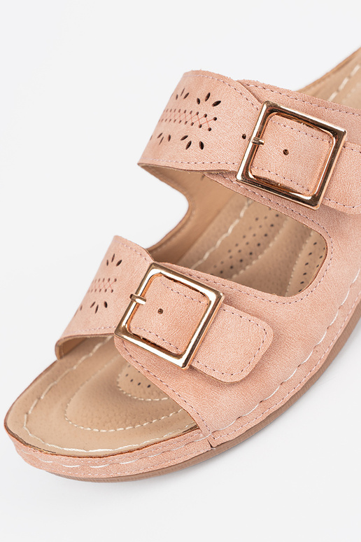 Sandalen op een lage plateau met... Sandalen op een lage plateau met...