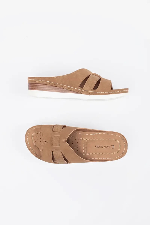 comfortabele slippers op lage sleehak... comfortabele slippers op lage sleehak...