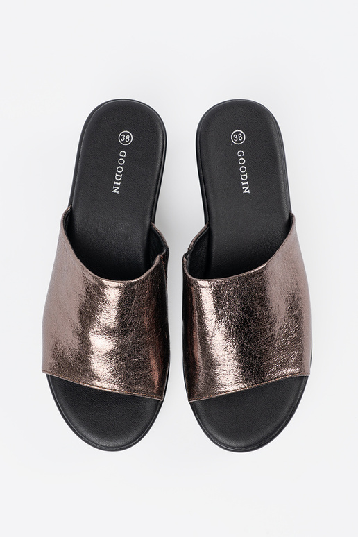 Dames slippers met metalen ontwerp en...