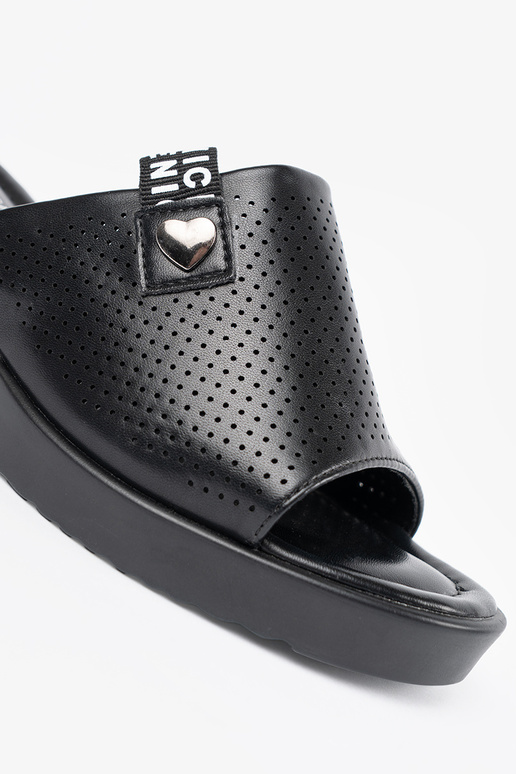 Gehaakte slippers met platform zwart Gehaakte slippers met platform zwart