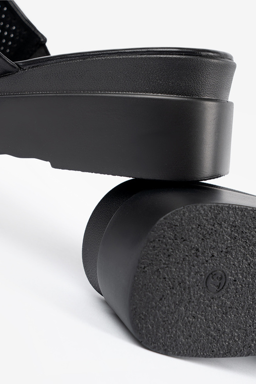 Gehaakte slippers met platform zwart Gehaakte slippers met platform zwart