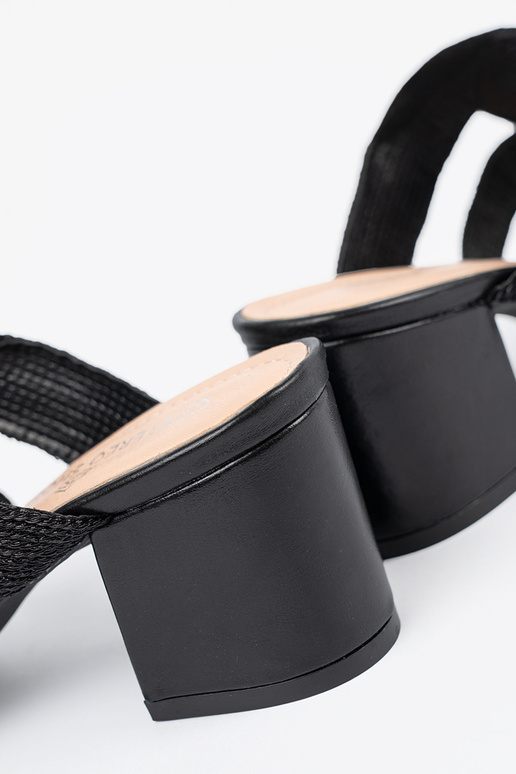 Zwarte kleur gevlochten sandalen op...