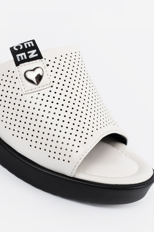 Chaussons ajourés à plateforme blancs Chaussons ajourés à plateforme blancs