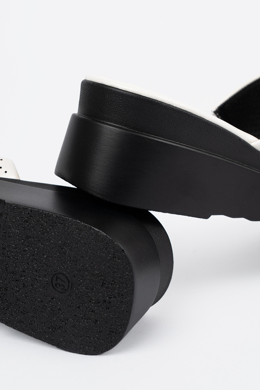 Gehaakte slippers met platform wit Gehaakte slippers met platform wit