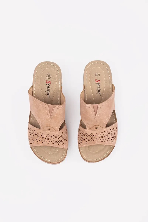 Chaussons à petit talon couleur rose... Chaussons à petit talon couleur rose...