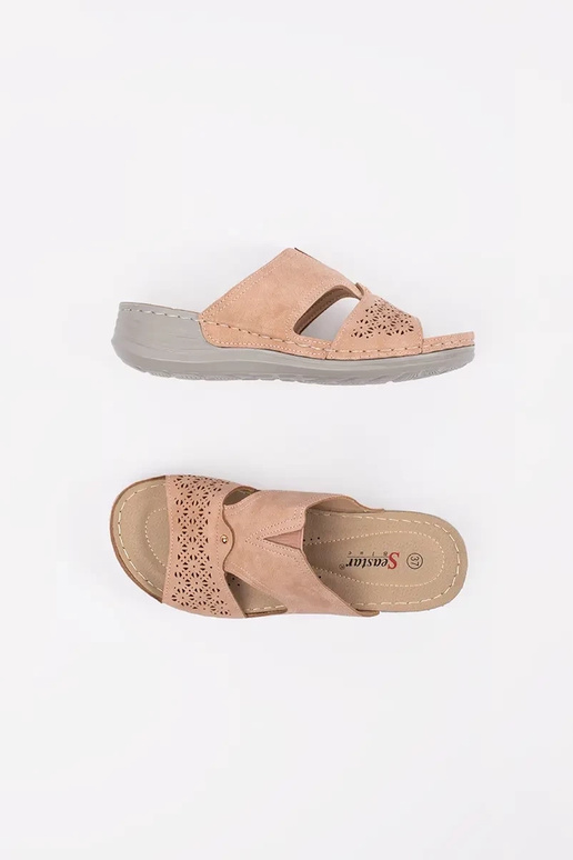 Schlapfen mit niedrigem Keil in... Schlapfen mit niedrigem Keil in...