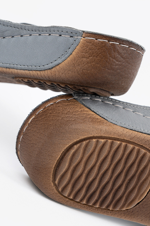 Pantoufles en cuir grises