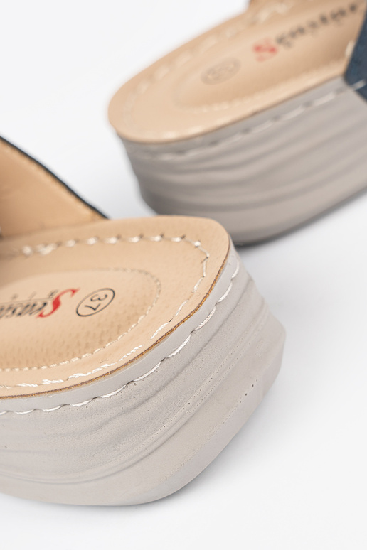 Dames slippers met decoratieve...