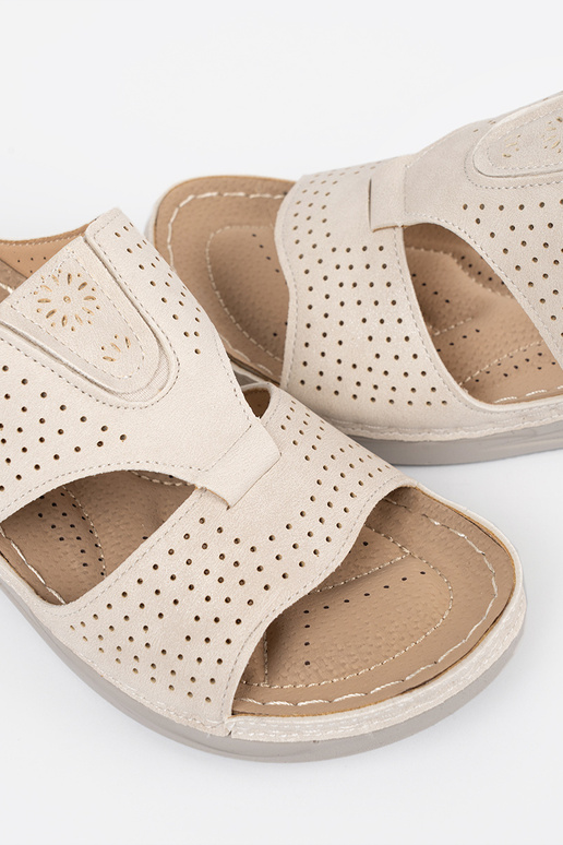 Bequeme Pantoletten mit Ausstattungen...